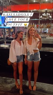 Katrina Bowden feet photo thumbnail