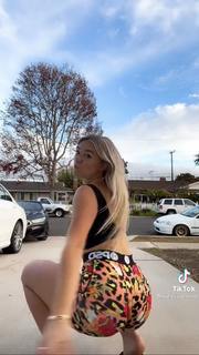 Katie Sigmond feet photo thumbnail