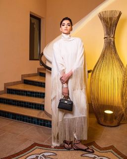 Sonam Kapoor feet photo thumbnail