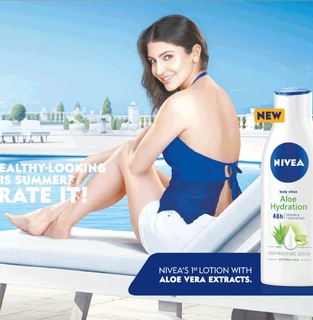 Anushka Sharma feet photo thumbnail