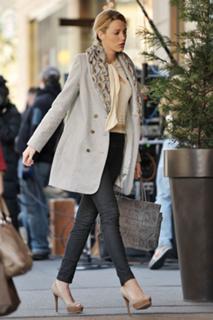 Blake Lively feet photo thumbnail