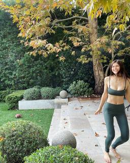 Alexandra Daddario feet photo thumbnail