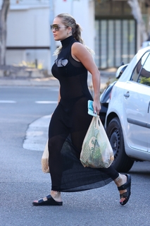 Rita Ora feet photo thumbnail