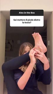 Alessia Marcuzzi feet photo thumbnail