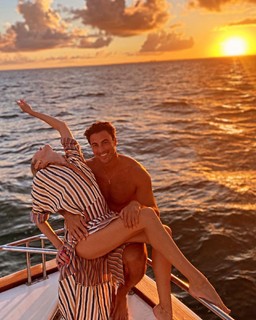 Candice Swanepoel feet photo thumbnail