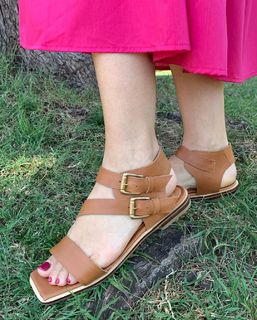 Carolina Ardohain feet photo thumbnail