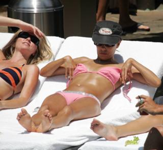 Eva Longoria feet photo thumbnail