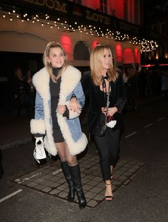 Amanda Holden feet photo thumbnail