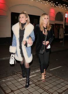Amanda Holden feet photo thumbnail