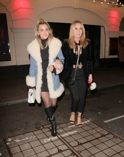 Amanda Holden feet photo thumbnail