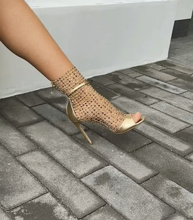 Tia Mowry feet photo thumbnail