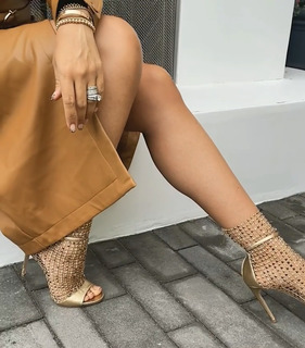 Tia Mowry feet photo thumbnail