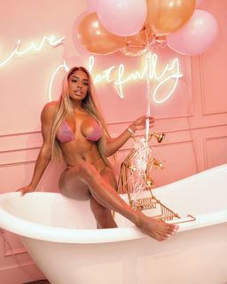 Qimmah Russo feet photo thumbnail