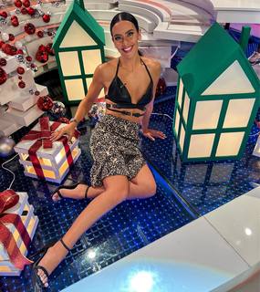 Cristina Pedroche feet photo thumbnail
