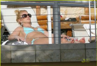 Britney Spears feet photo thumbnail