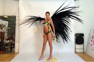 Adriana Lima feet photo thumbnail