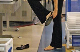 Adriana Lima feet photo thumbnail