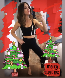 Alison Brie feet photo thumbnail