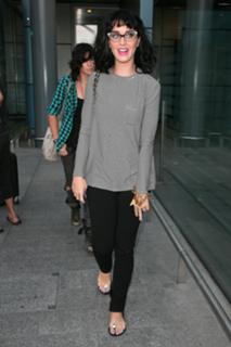Katy Perry feet photo thumbnail