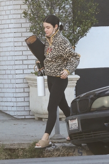 Lucy Hale feet photo thumbnail