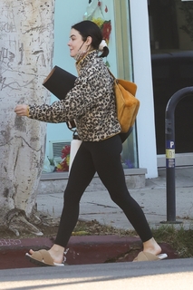 Lucy Hale feet photo thumbnail