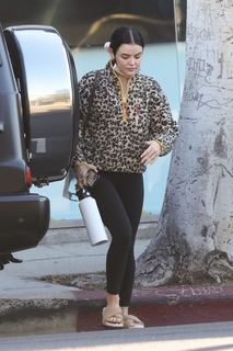 Lucy Hale feet photo thumbnail