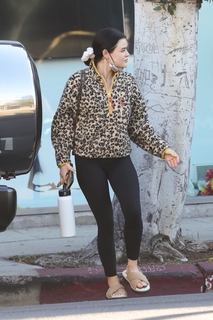 Lucy Hale feet photo thumbnail