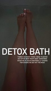 Ashley Tisdale feet photo thumbnail