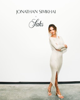 Alessandra Ambrosio feet photo thumbnail