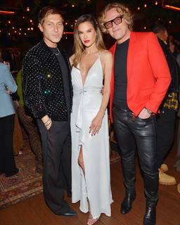 Alessandra Ambrosio feet photo thumbnail