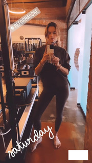 Alessandra Ambrosio feet photo thumbnail