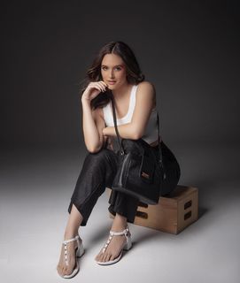 Juliana Paiva feet photo thumbnail
