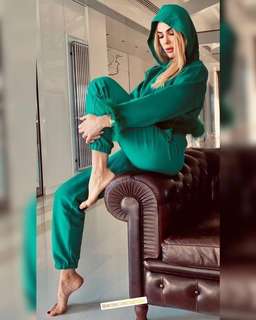 Ilary Blasi feet photo thumbnail