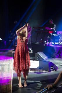 Joss Stone feet photo thumbnail