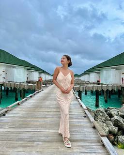 Anushka Sen feet photo thumbnail