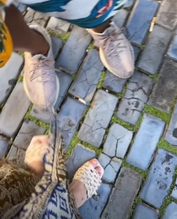 JoJo feet photo thumbnail