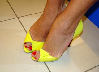 Adriane Galisteu feet photo thumbnail