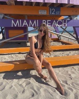 Xenia Tchoumitcheva feet photo thumbnail