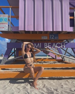 Xenia Tchoumitcheva feet photo thumbnail