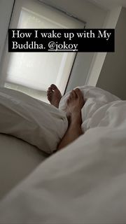 Chelsea Handler feet photo thumbnail
