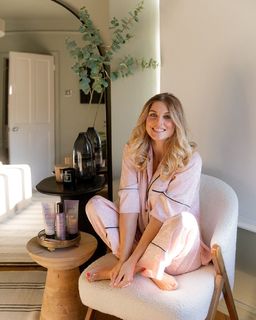 Ashley James feet photo thumbnail