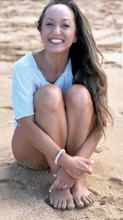 Kino MacGregor feet photo thumbnail