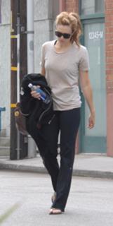 Mandy Moore feet photo thumbnail