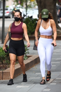 Rita Ora feet photo thumbnail