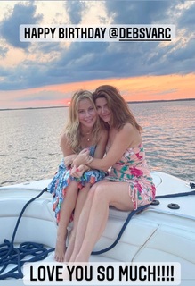 Tara Lipinski feet photo thumbnail
