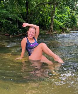 Larissa Manoela feet photo thumbnail