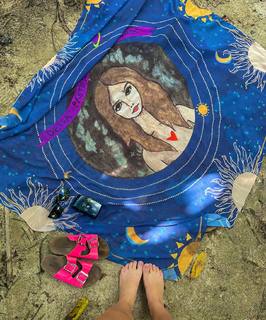 Larissa Manoela feet photo thumbnail