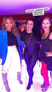 Joy Taylor feet photo thumbnail