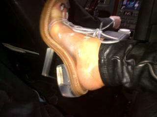 Rita Ora feet photo thumbnail