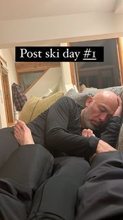 Chelsea Handler feet photo thumbnail
